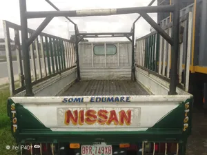 Nissan Pick-Up 2012 White