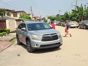 Toyota Highlander XLE V6 4x2 (3.5L 6cyl 6A) 2016 Silver