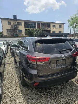 Toyota Highlander XLE 4dr SUV AWD (3.5L 6cyl 6A) 2015 Gray
