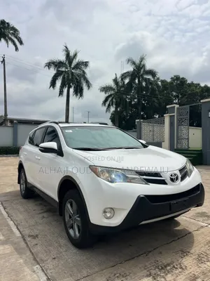 Toyota RAV4 XLE 4dr SUV AWD (2.5L 4cyl 6A) 2014 White
