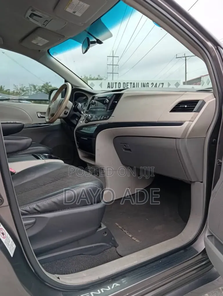 Toyota Sienna SE 8 Passenger 2011 Gray