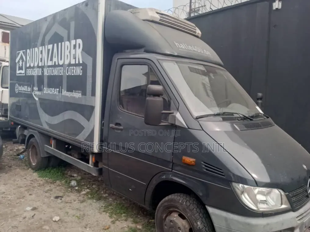 Mercedes-Benz Sprinter 1983 Black