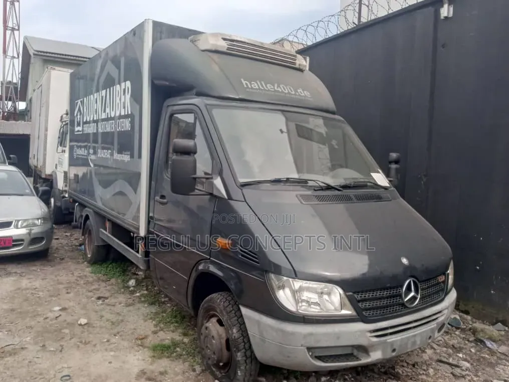 Mercedes-Benz Sprinter 1983 Black