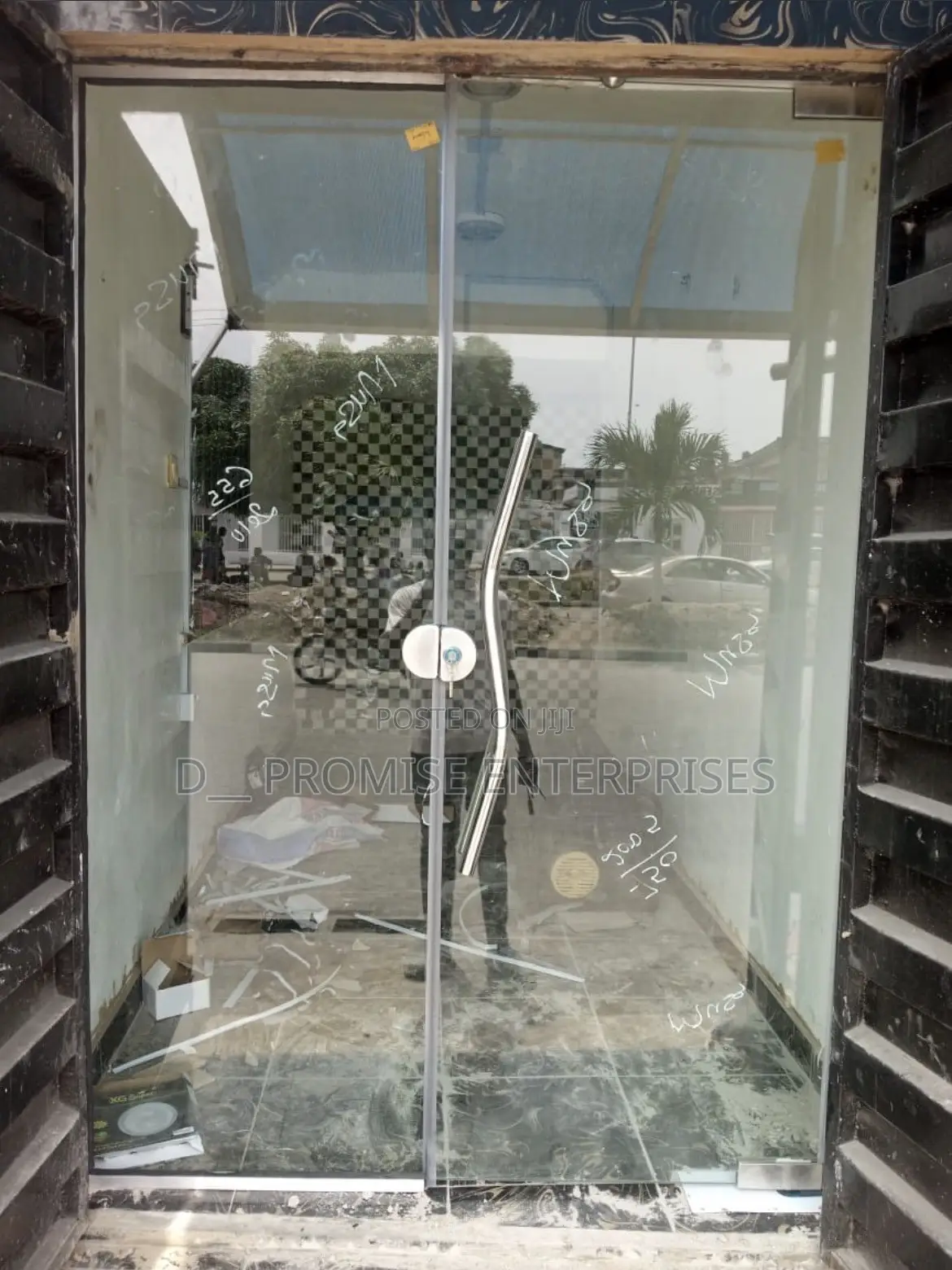 Frameless Glass Door Security