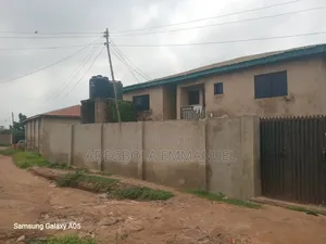 8bdrm Block of Flats in Desengolf, Iwo Road for sale