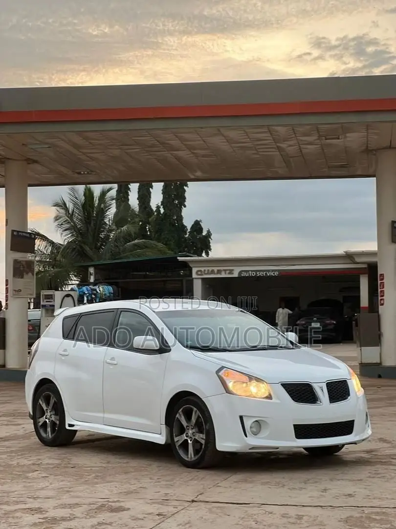 Pontiac Vibe 2009 White