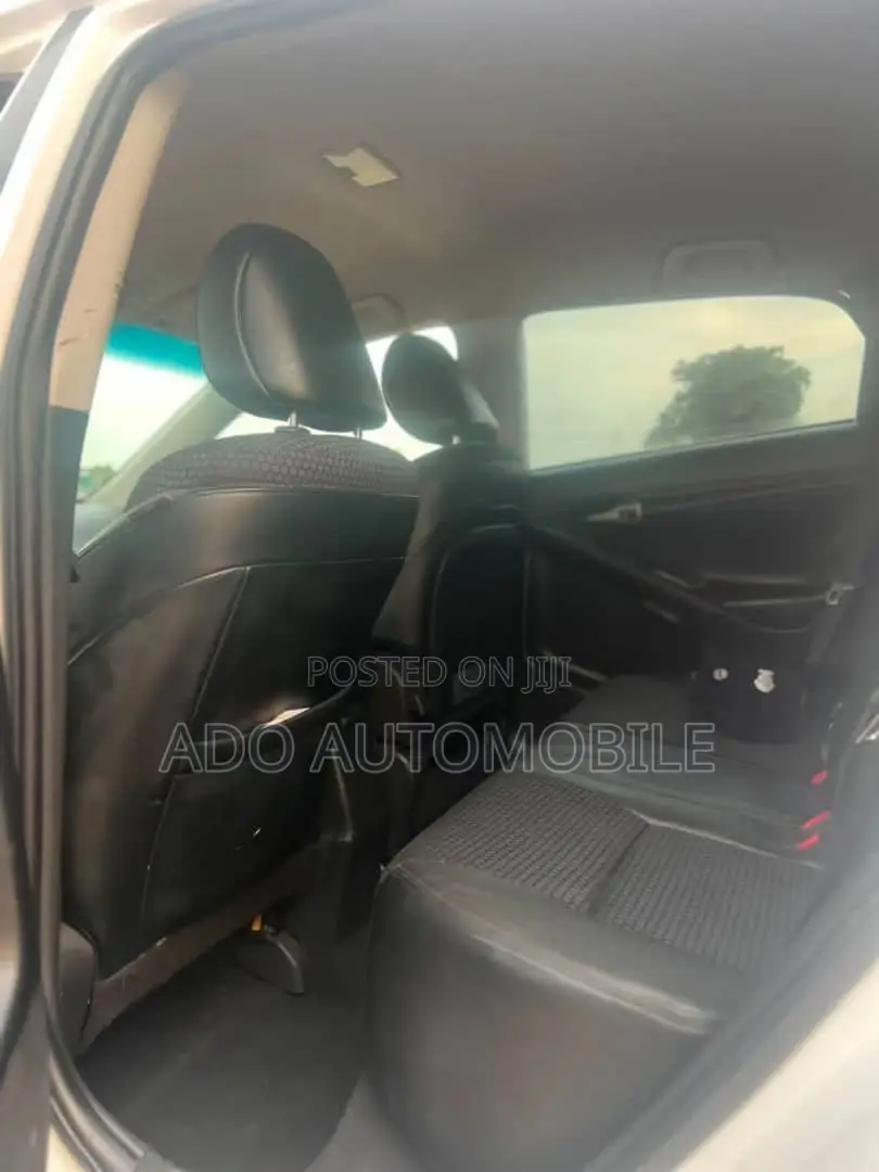 Pontiac Vibe 2009 White