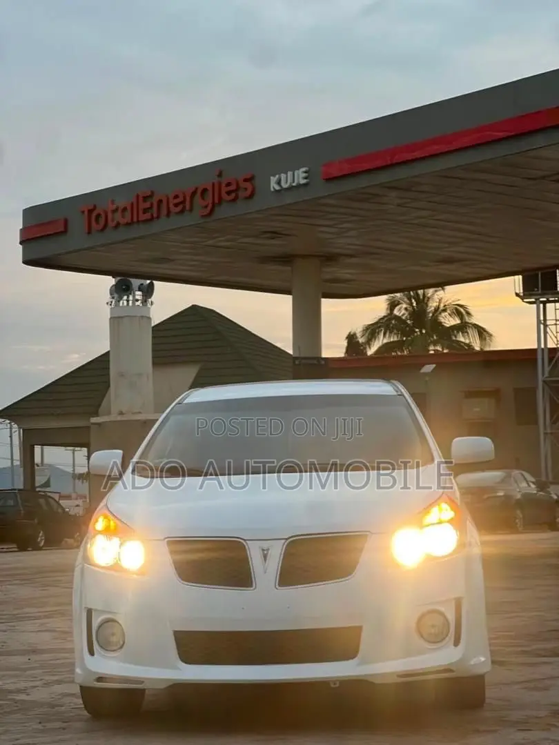 Pontiac Vibe 2009 White
