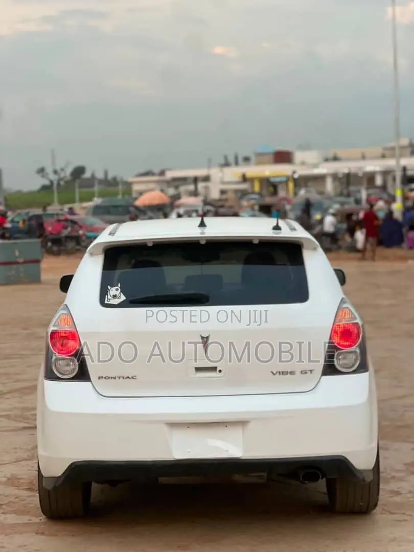 Pontiac Vibe 2009 White