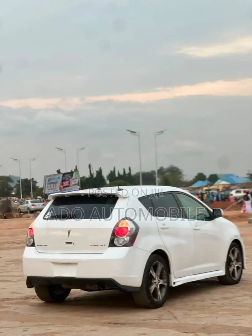 Pontiac Vibe 2009 White