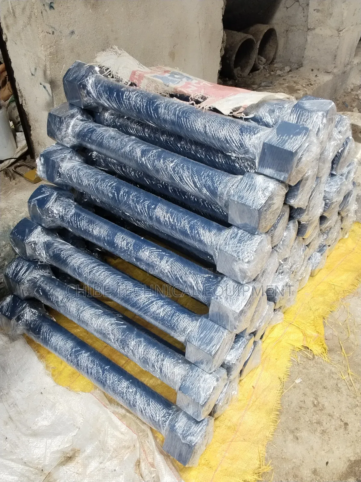 2.1/2 X 600mm Teflon Coated Stud Bolts