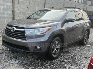Toyota Highlander XLE V6 4x4 (3.5L 6cyl 6A) 2016 Gray