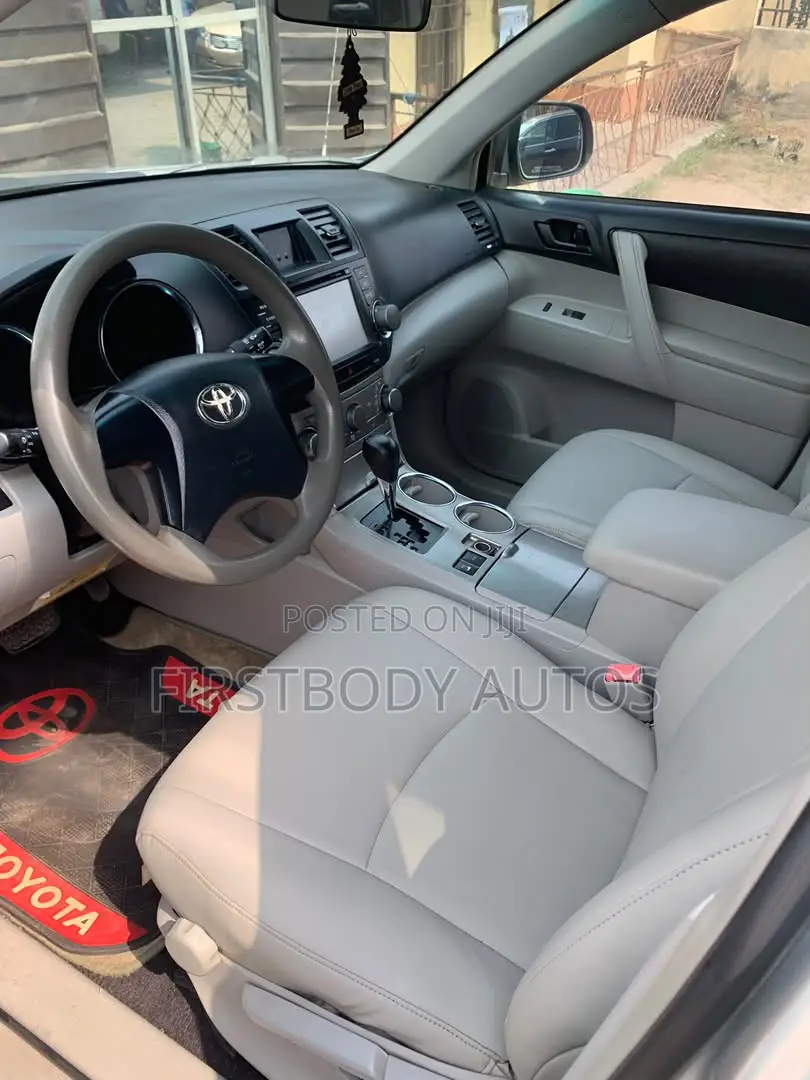 Toyota Highlander 2011 Silver