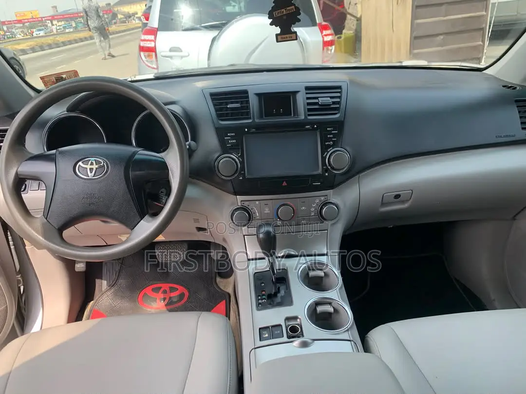 Toyota Highlander 2011 Silver