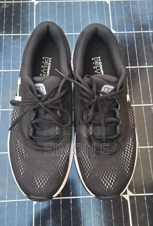 Under Armour Sneakers