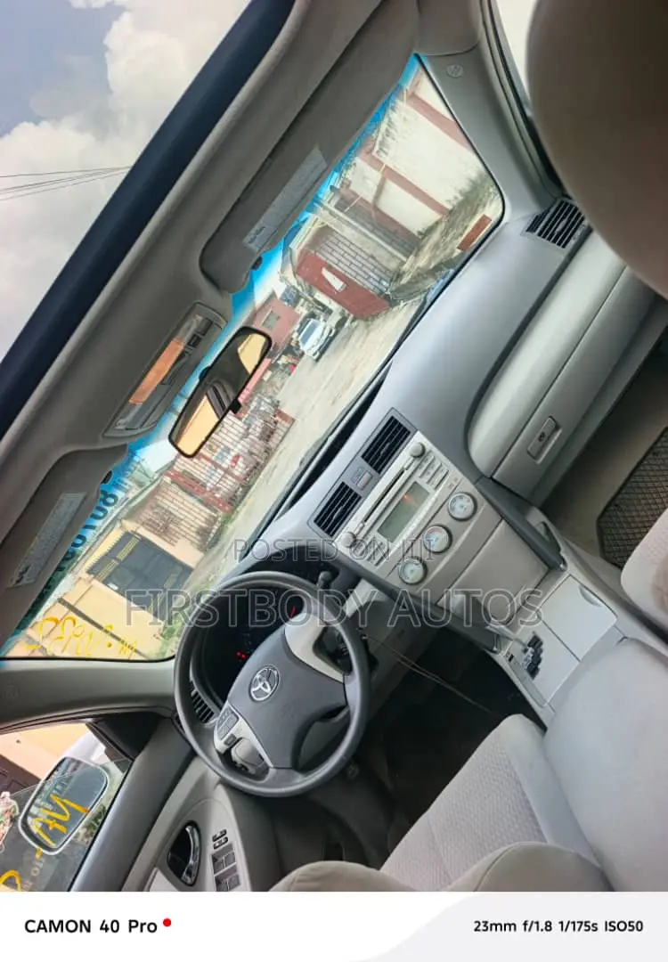 Toyota Camry 2010 Silver