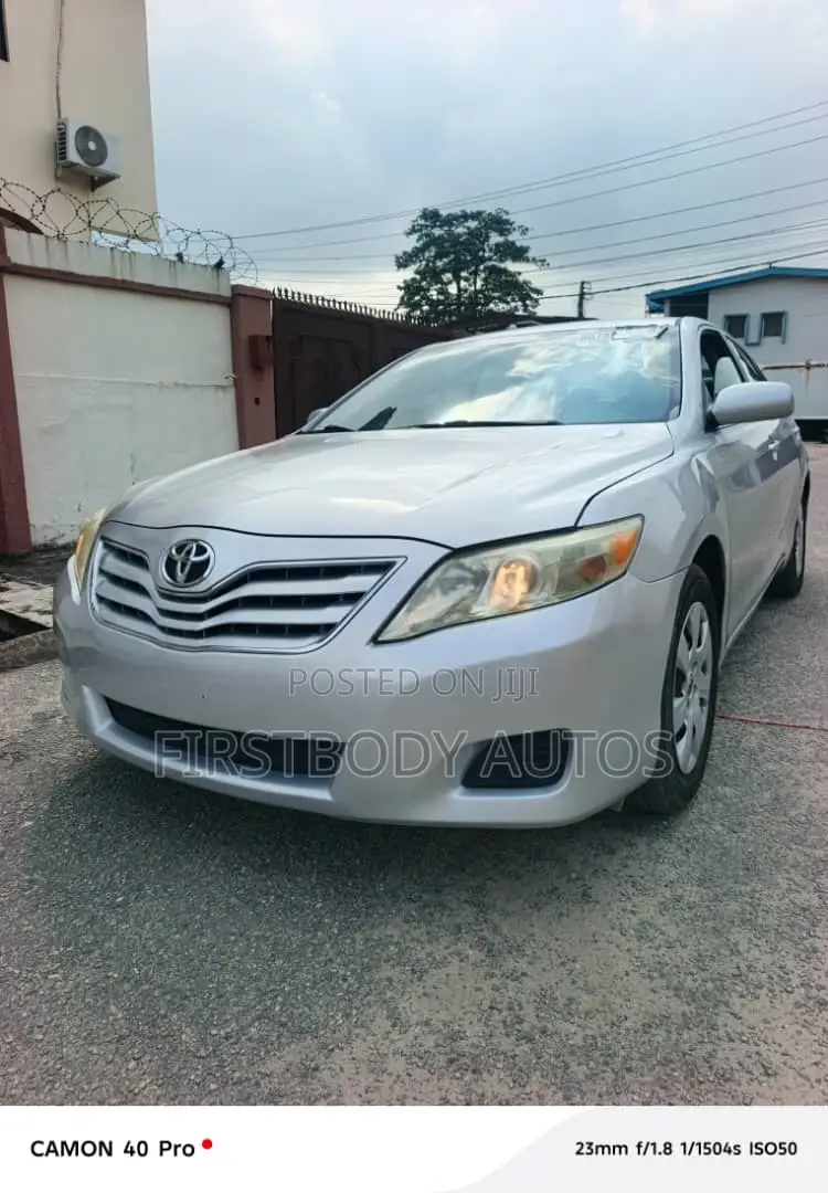 Toyota Camry 2010 Silver