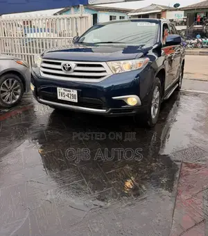 Toyota Highlander 2013 Blue