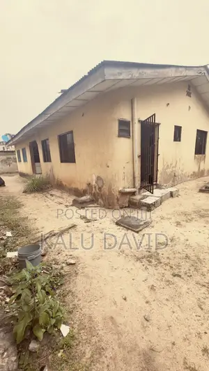 4bdrm Bungalow in Agboworin Street, Okokomaiko for sale