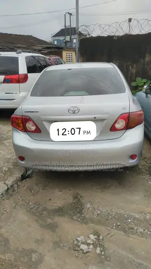Toyota Corolla Base 4dr Sedan (1.8L 4cyl 5M) 2010 Silver