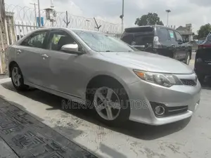 Toyota Camry SE 4dr Sedan (2.5L 4cyl 6A) 2012 Silver