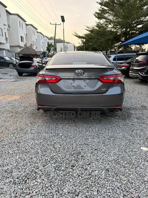Toyota Camry SE (2.5L 4cyl 8A) 2019 Gray