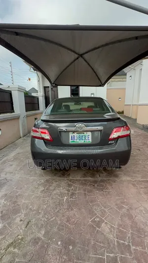 Toyota Camry XLE V6 4dr Sedan (3.5L 6cyl 6A) 2011 Gray