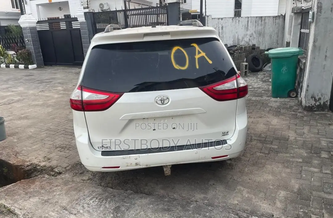 Toyota Sienna 2015 White