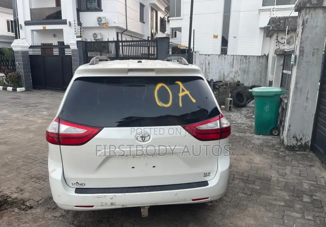 Toyota Sienna 2015 White