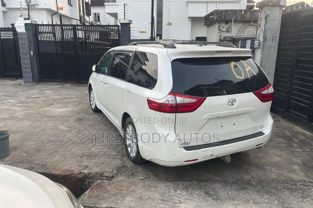 Toyota Sienna 2015 White