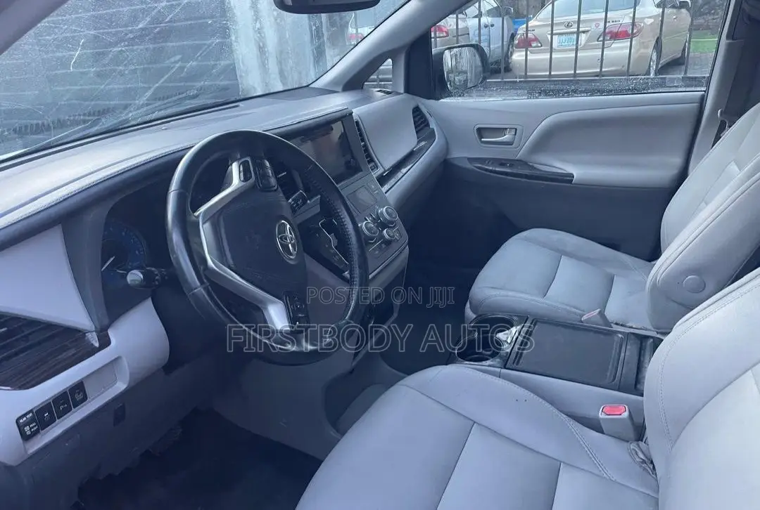 Toyota Sienna 2015 White