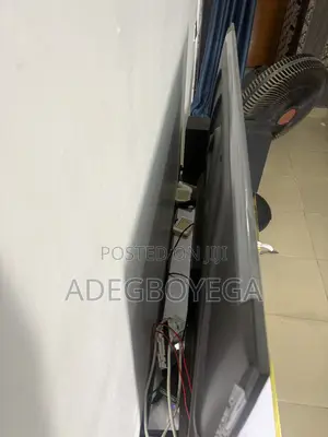 Hisense Vidaa 50 Inches Q-Led TV