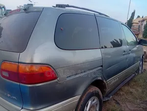 Toyota Sienna 1999 Gray