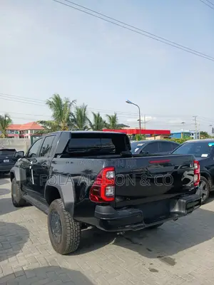 New Toyota Hilux 2025 Black