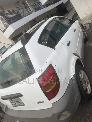 Pontiac Vibe Automatic 2003 White