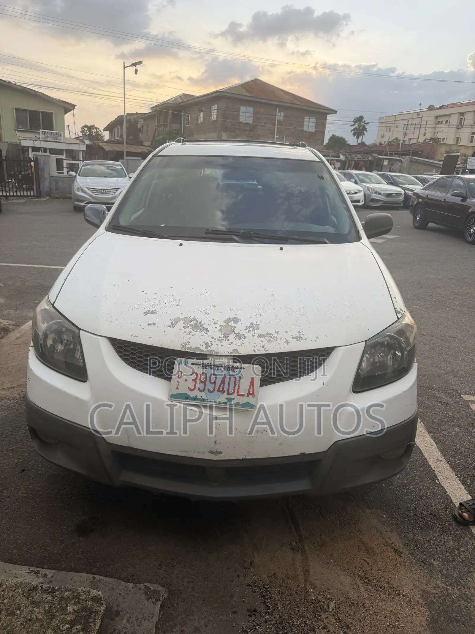 Pontiac Vibe Automatic 2003 White