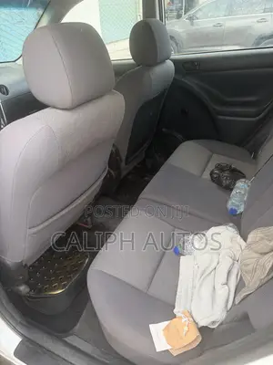 Pontiac Vibe Automatic 2003 White