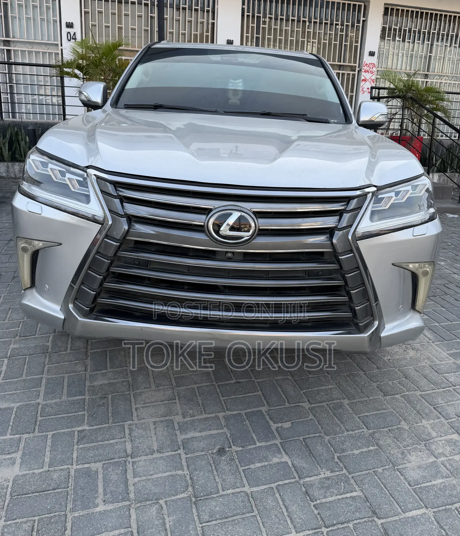 Lexus LX 570 2010 Silver