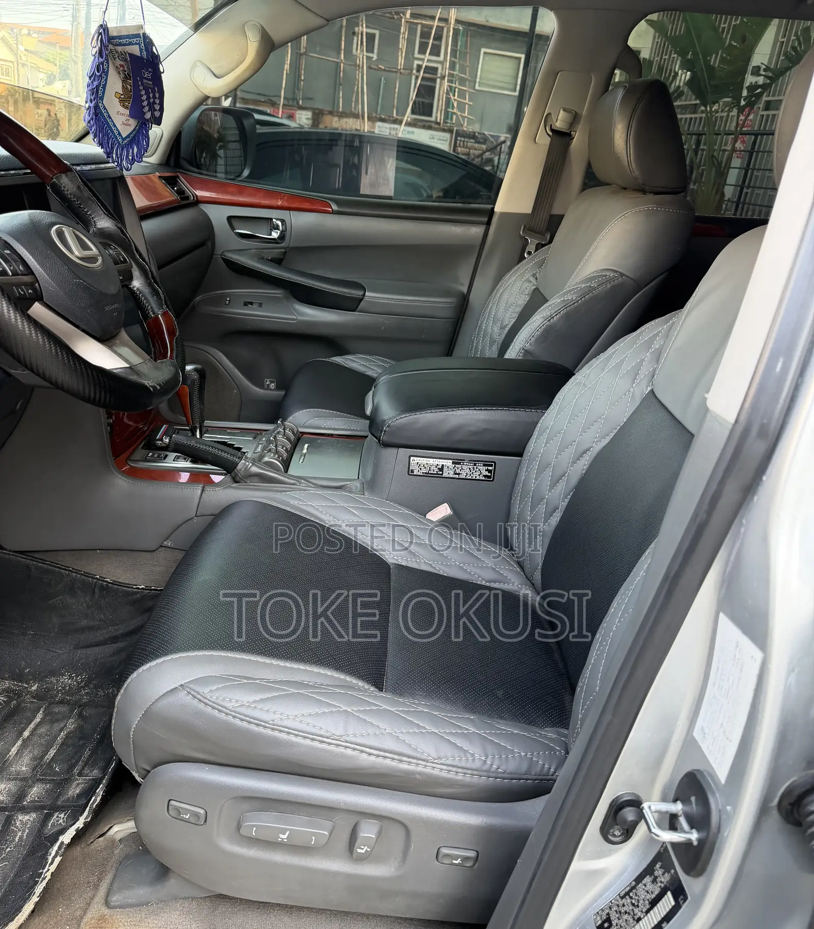 Lexus LX 570 2010 Silver