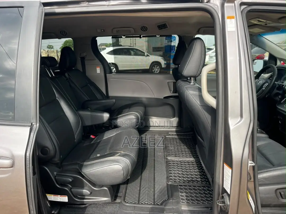 Toyota Sienna 2017 Gray