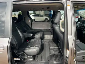 Toyota Sienna 2017 Gray