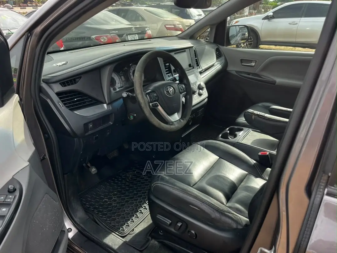 Toyota Sienna 2017 Gray