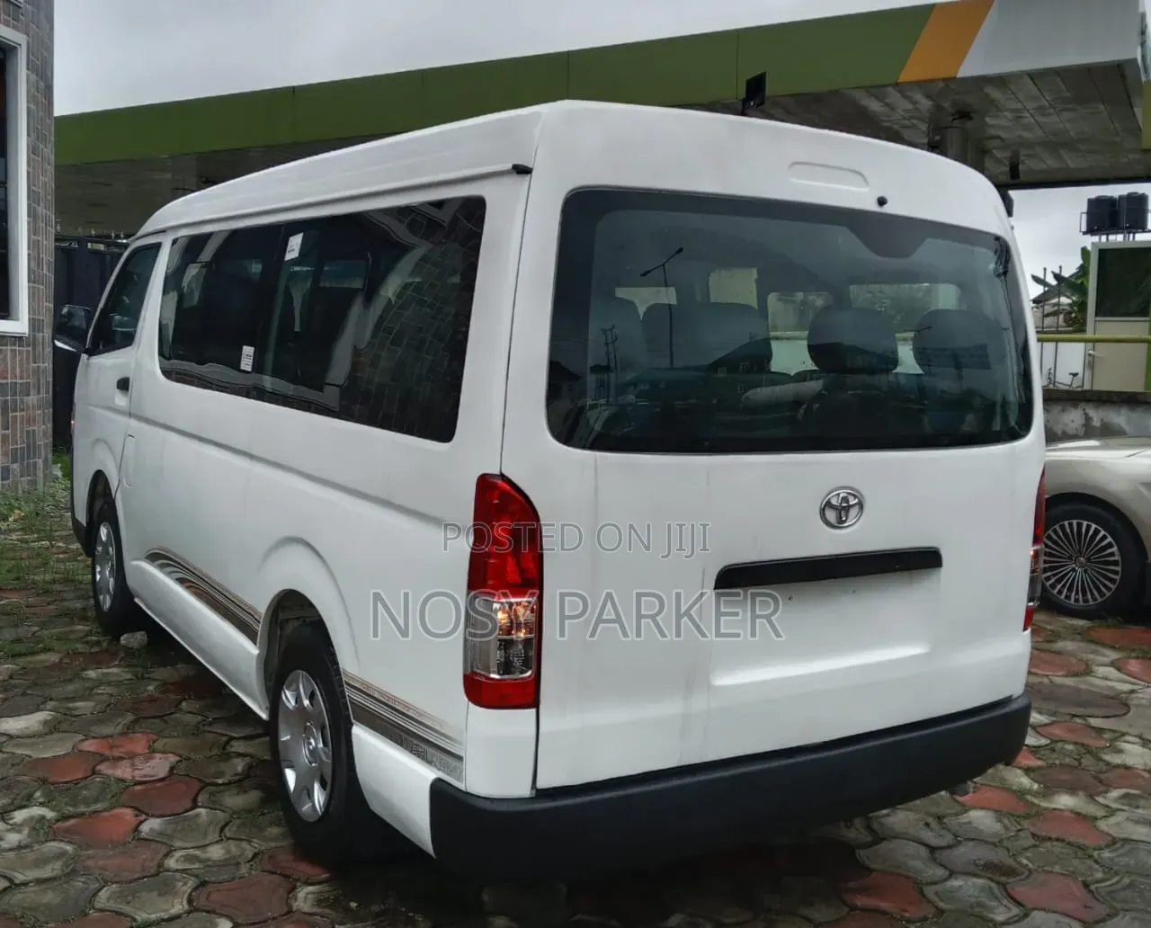 Toyota HiAce 2012 White