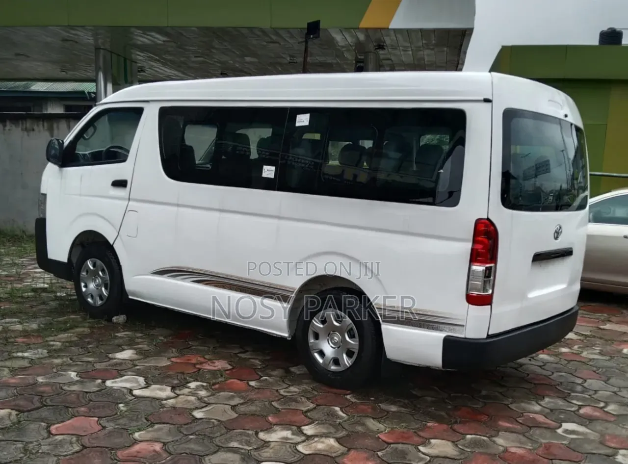 Toyota HiAce 2012 White