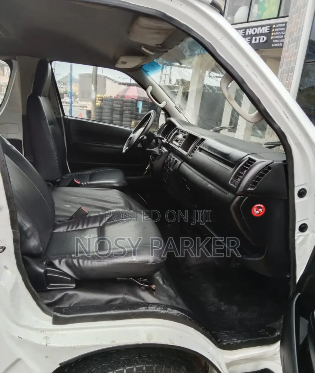 Toyota HiAce 2012 White