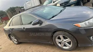 Toyota Camry SE 4dr Sedan (2.5L 4cyl 6A) 2013 Gray