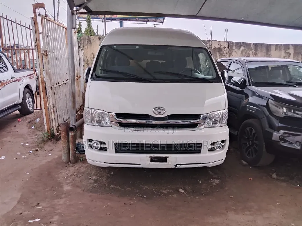 Toyota HiAce 2013 White