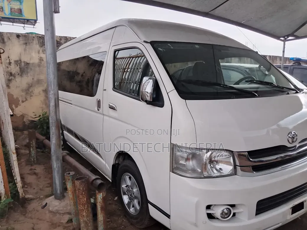 Toyota HiAce 2013 White