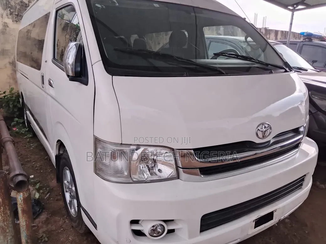 Toyota HiAce 2013 White