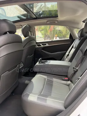 Hyundai Genesis 3.8 AWD 2016 White